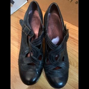 Womens Índigo Black leather Heeled bootie. Size 7